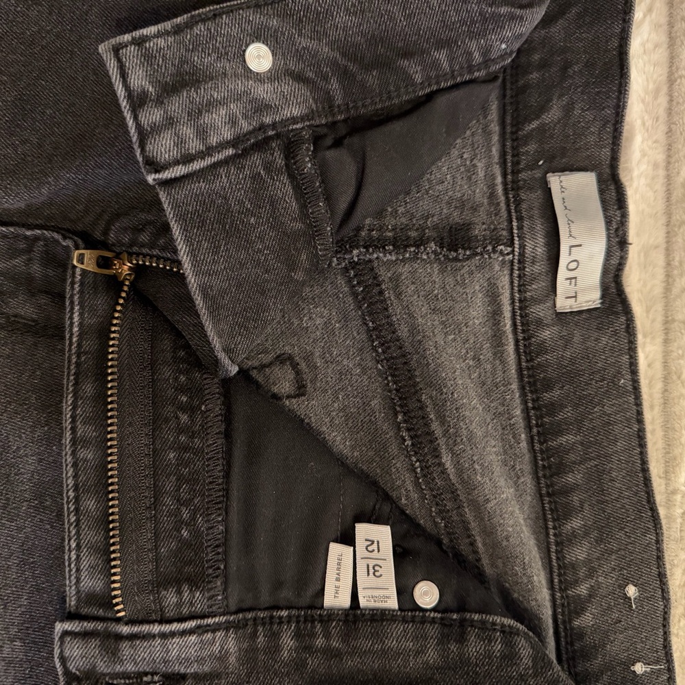 LOFT Black Ankle Jeans - Picture 2 of 5